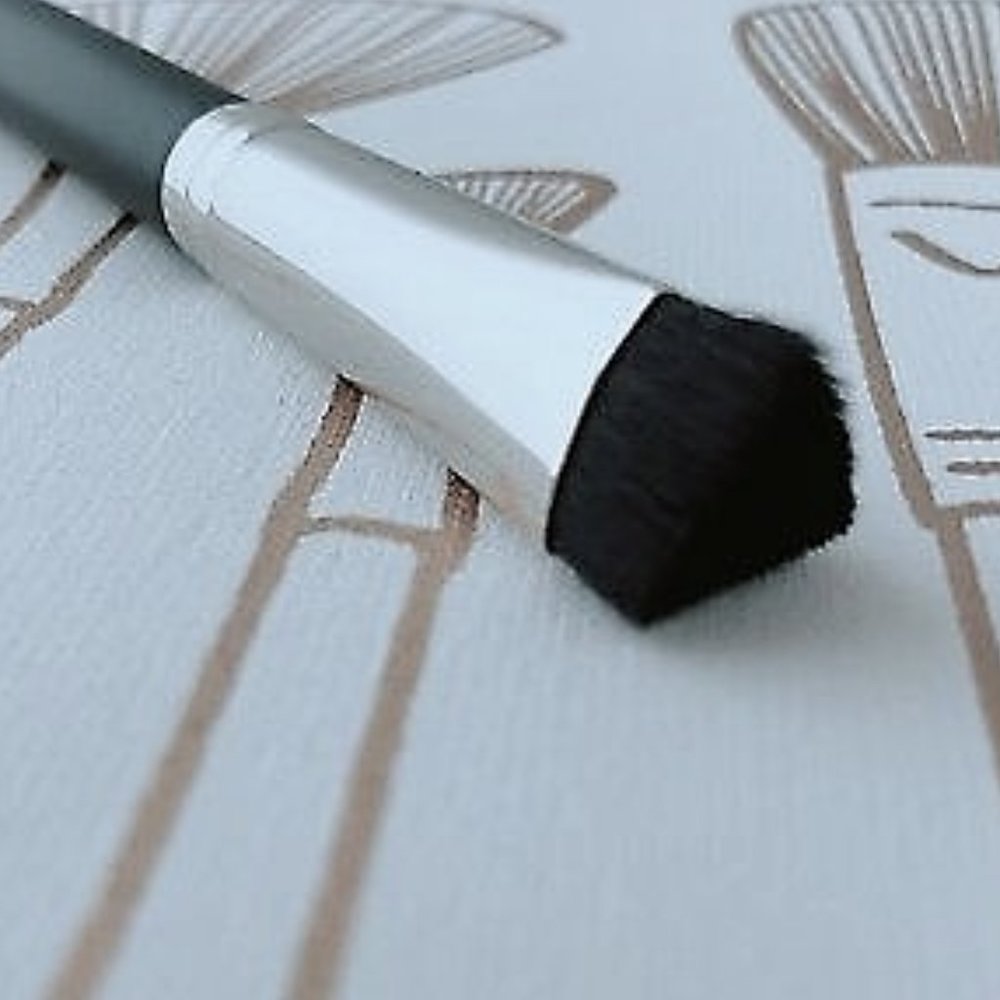 Last One! MAC Brush 106S Concealer Triangle NEW - Picture 2 of 7